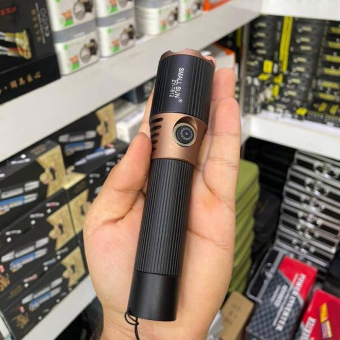 چراغ روشنایی قابل حمل Small Sun T812 برای استفاده در فضای باز