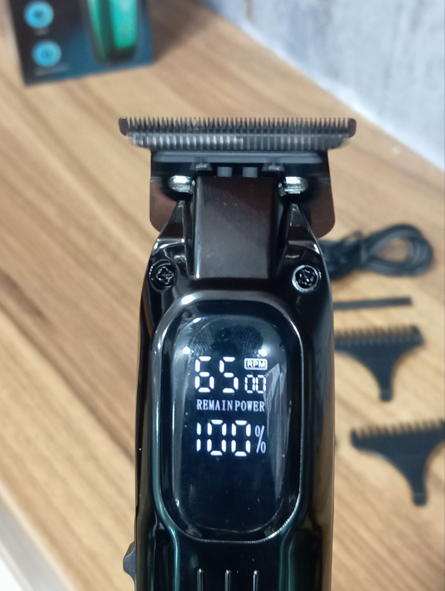 ماشین اصلاح خط‌زن فیلیپس PH-1030 با قابلیت استفاده در محیط مرطوب