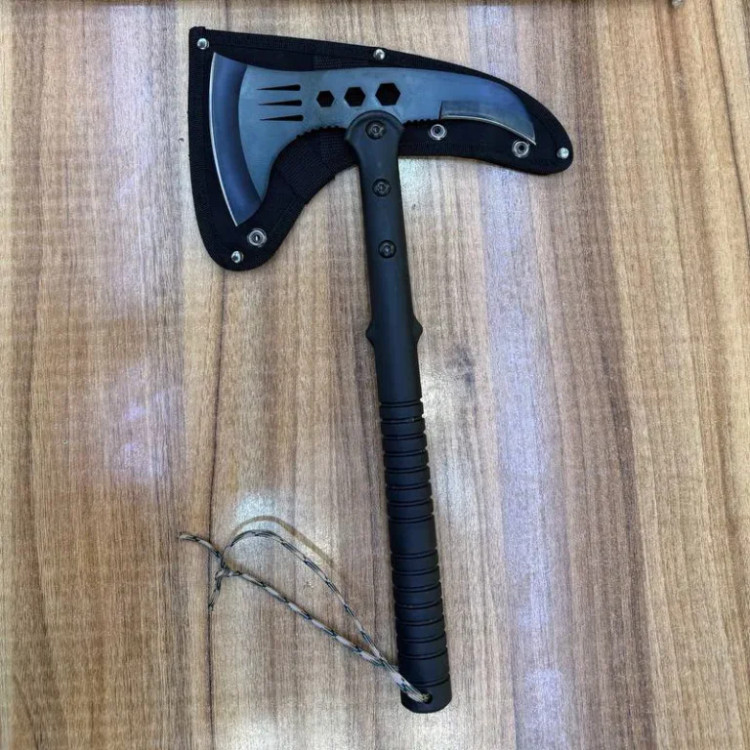 تبر کوهنوردی و کمپینگ SOG Tactical Axe برای تکمیل تجهیزات سفر