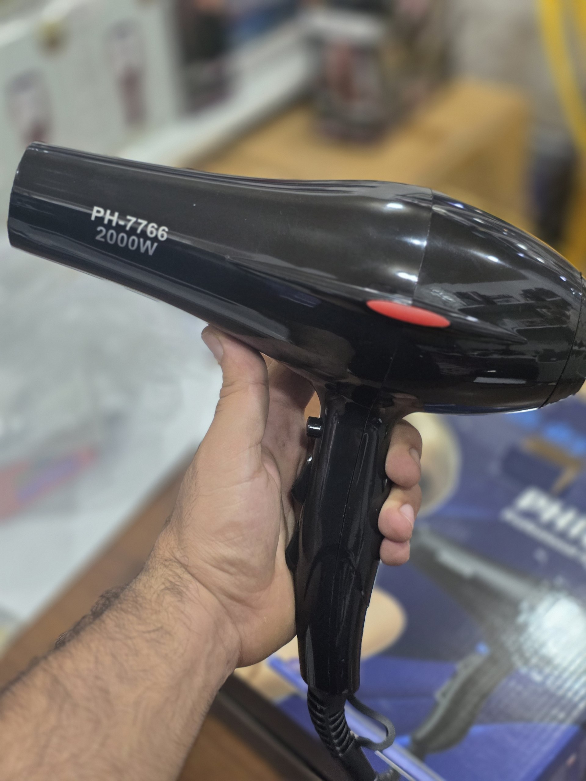 سشوار Philips PH-7766 با قابلیت تنظیم حرارت و سرعت باد