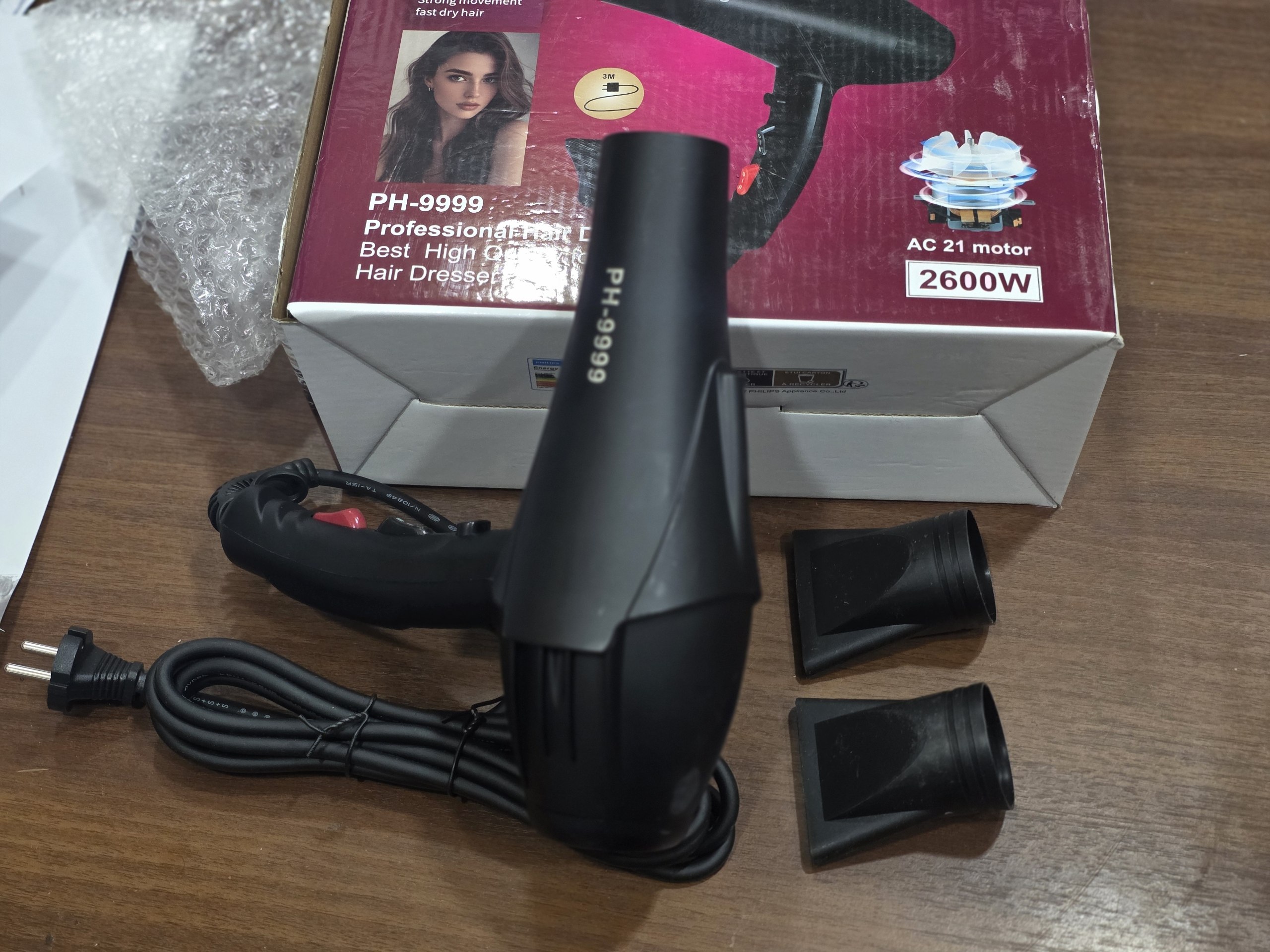 سشوار فیلیپس PH-9999؛ گزینه‌ای کاربردی برای آرایش و خشک‌کردن مو