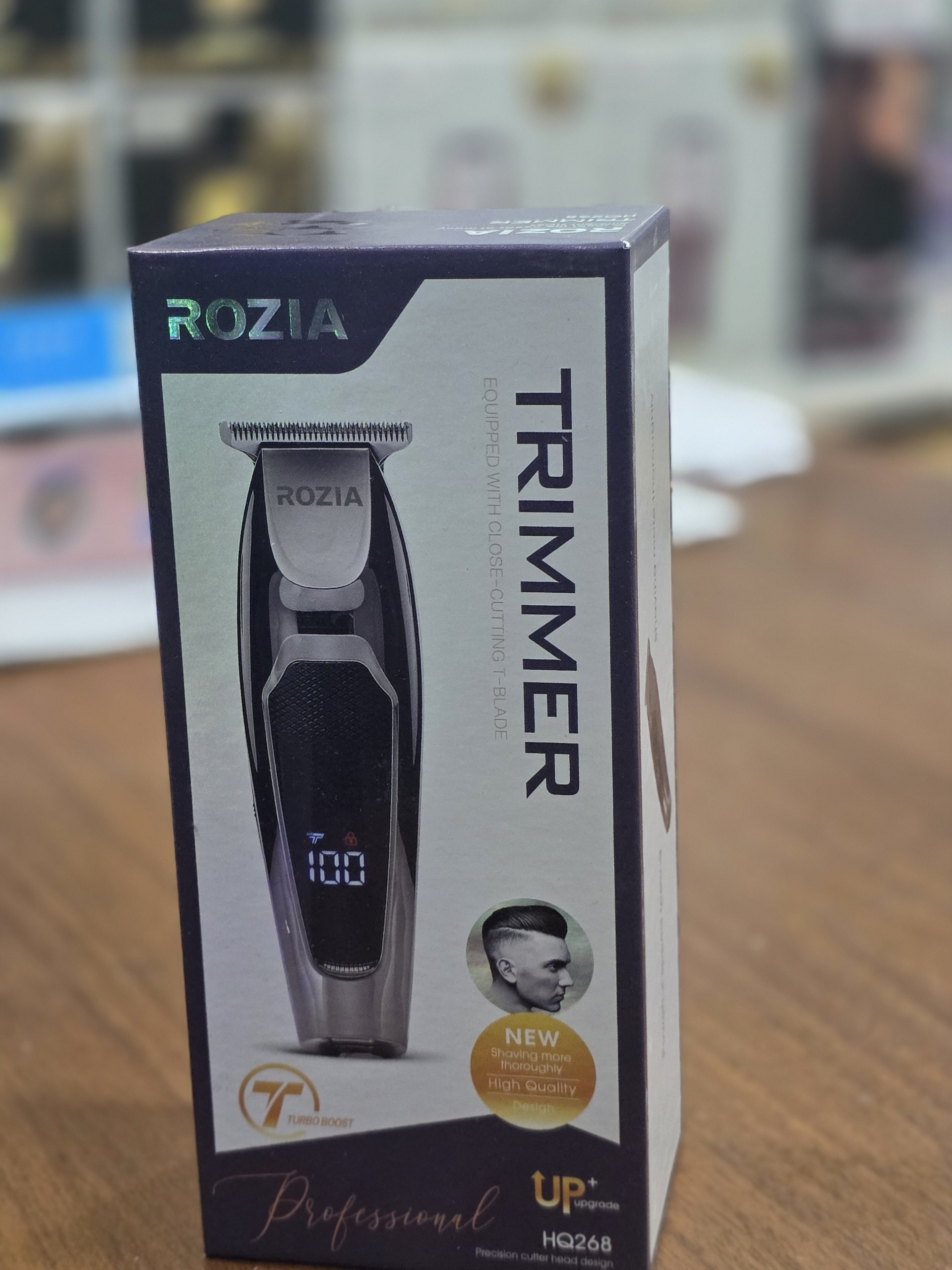 ماشین اصلاح روزیا HQ-268 با تیغه استیل ضدزنگ، نمایشگر دیجیتال، باتری قابل شارژ و شانه‌های اصلاح