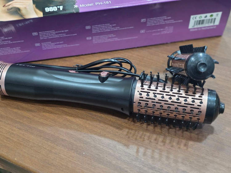 سشوار برسچرخشی فلیپس PH-181؛ خشککردن و حالتدهی مو در یک دستگاه