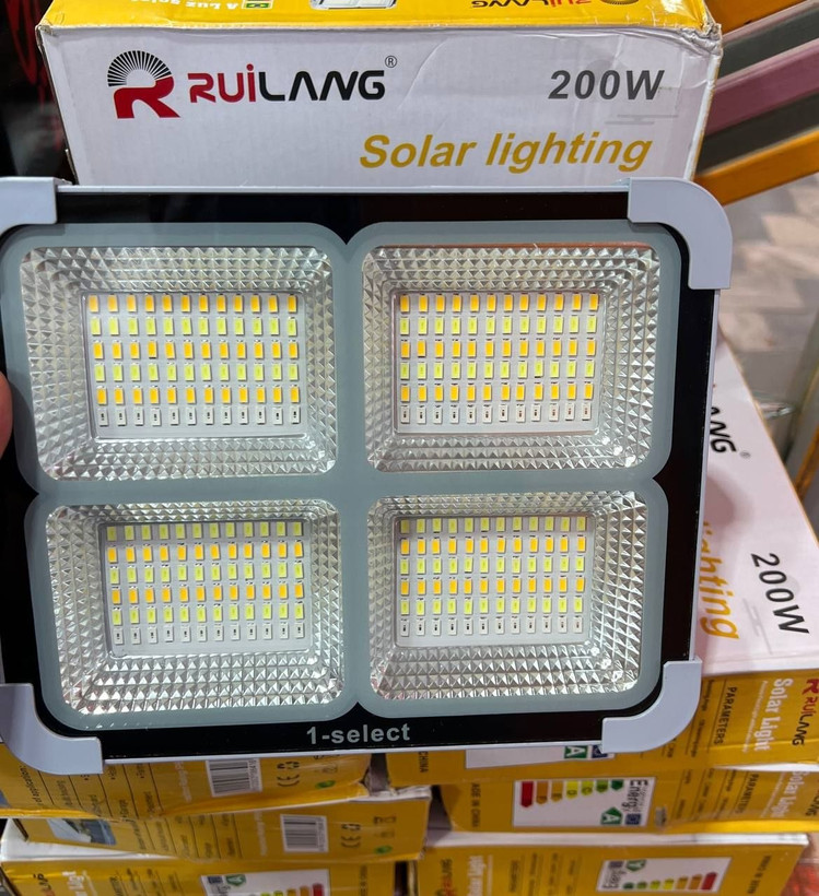 پروژکتور LED شارژی مدل A7 لانگ با ۶ باتری و قابلیت شارژ خورشیدی