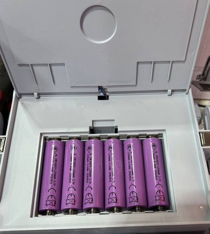 پروژکتور LED شارژی مدل A7 لانگ با ۶ باتری و قابلیت شارژ خورشیدی